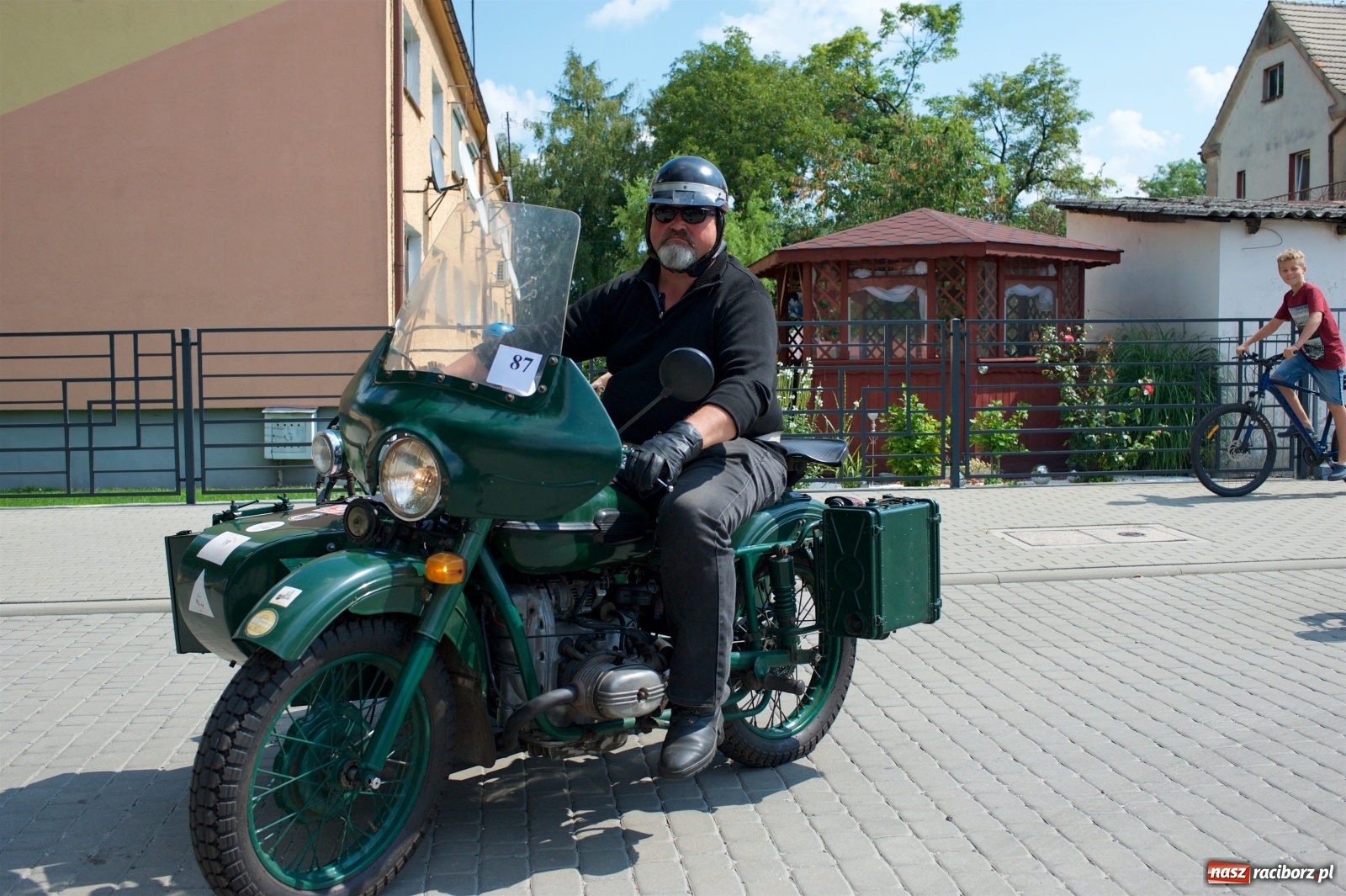 Zdjęcie w galerii na portalu naszraciborz.pl: W Zabełkowie i Tworkowie pokaz historii motoryzacji [FOTO i WIDEO] wiadomości z regionu