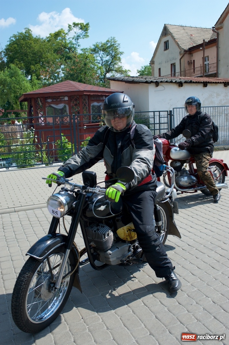 Zdjęcie w galerii na portalu naszraciborz.pl: W Zabełkowie i Tworkowie pokaz historii motoryzacji [FOTO i WIDEO] wiadomości z regionu