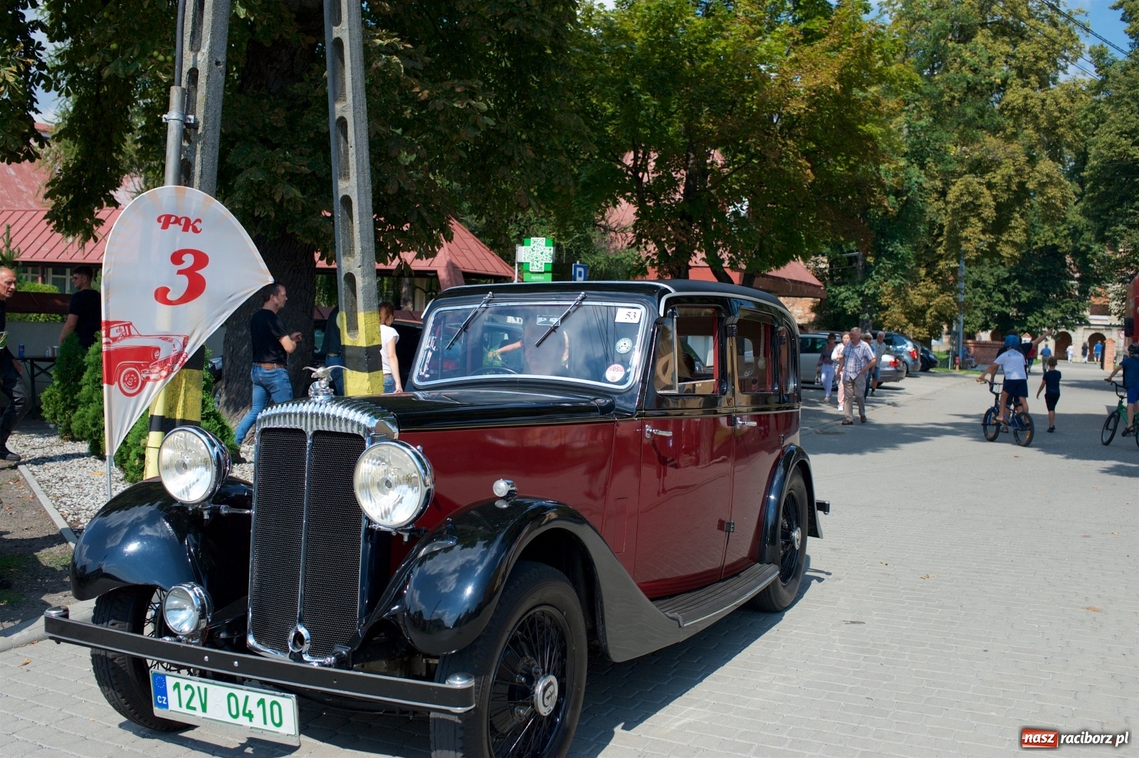 Zdjęcie w galerii na portalu naszraciborz.pl: W Zabełkowie i Tworkowie pokaz historii motoryzacji [FOTO i WIDEO] wiadomości z regionu