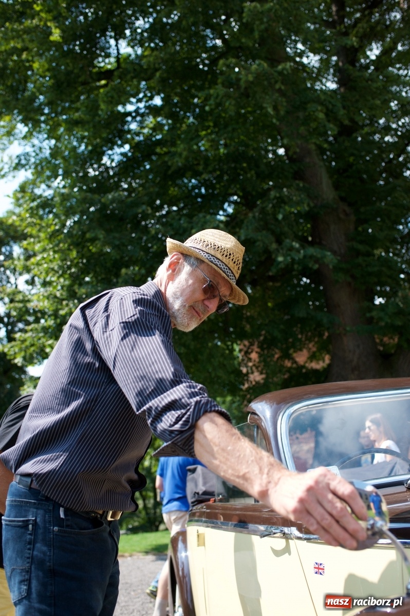Zdjęcie w galerii na portalu naszraciborz.pl: W Zabełkowie i Tworkowie pokaz historii motoryzacji [FOTO i WIDEO] wiadomości z regionu