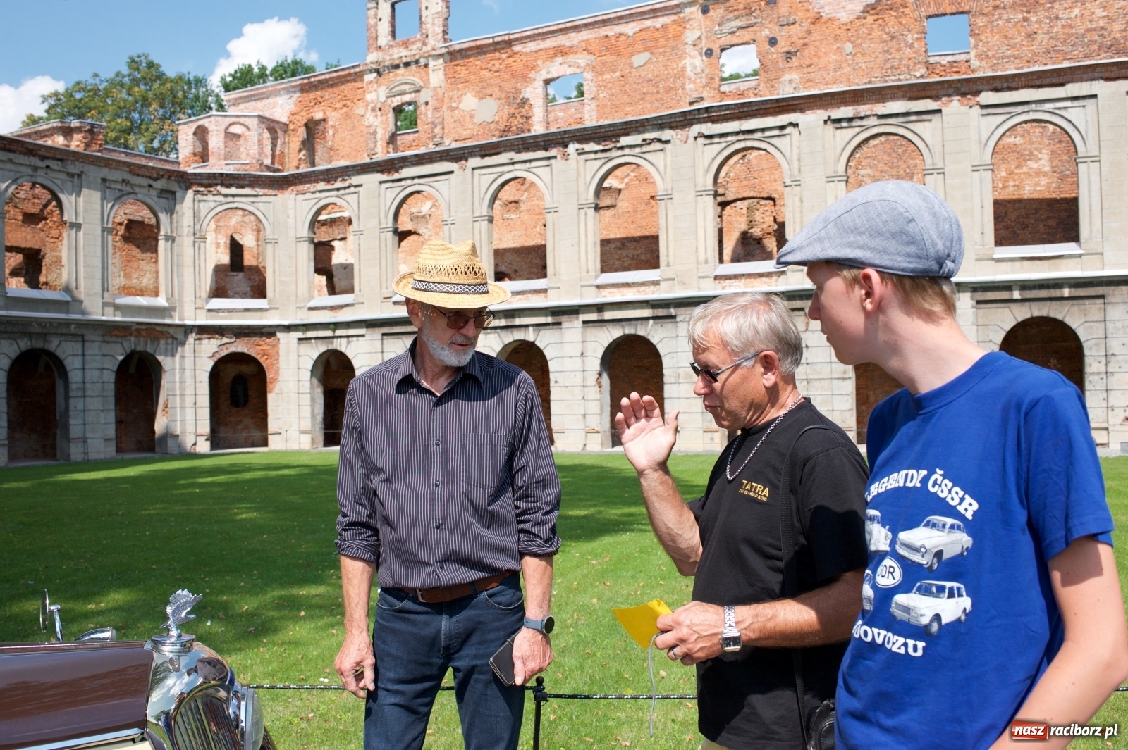 Zdjęcie w galerii na portalu naszraciborz.pl: W Zabełkowie i Tworkowie pokaz historii motoryzacji [FOTO i WIDEO] wiadomości z regionu