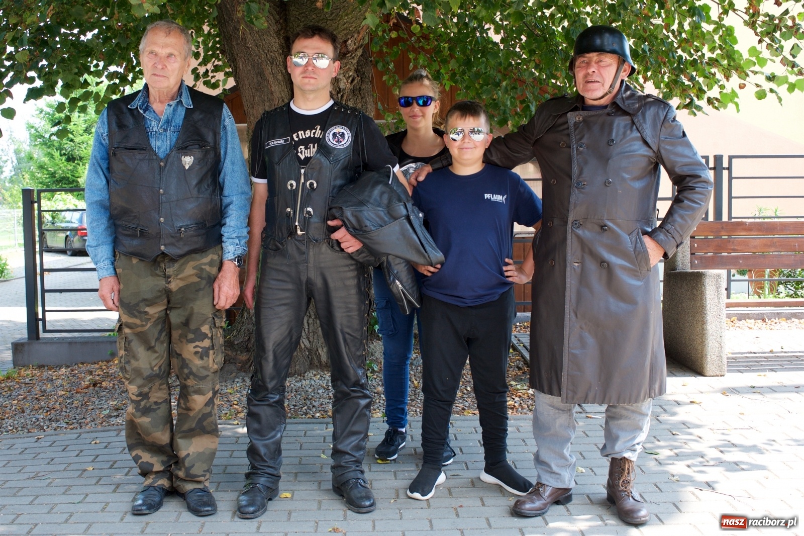 Zdjęcie w galerii na portalu naszraciborz.pl: W Zabełkowie i Tworkowie pokaz historii motoryzacji [FOTO i WIDEO] wiadomości z regionu