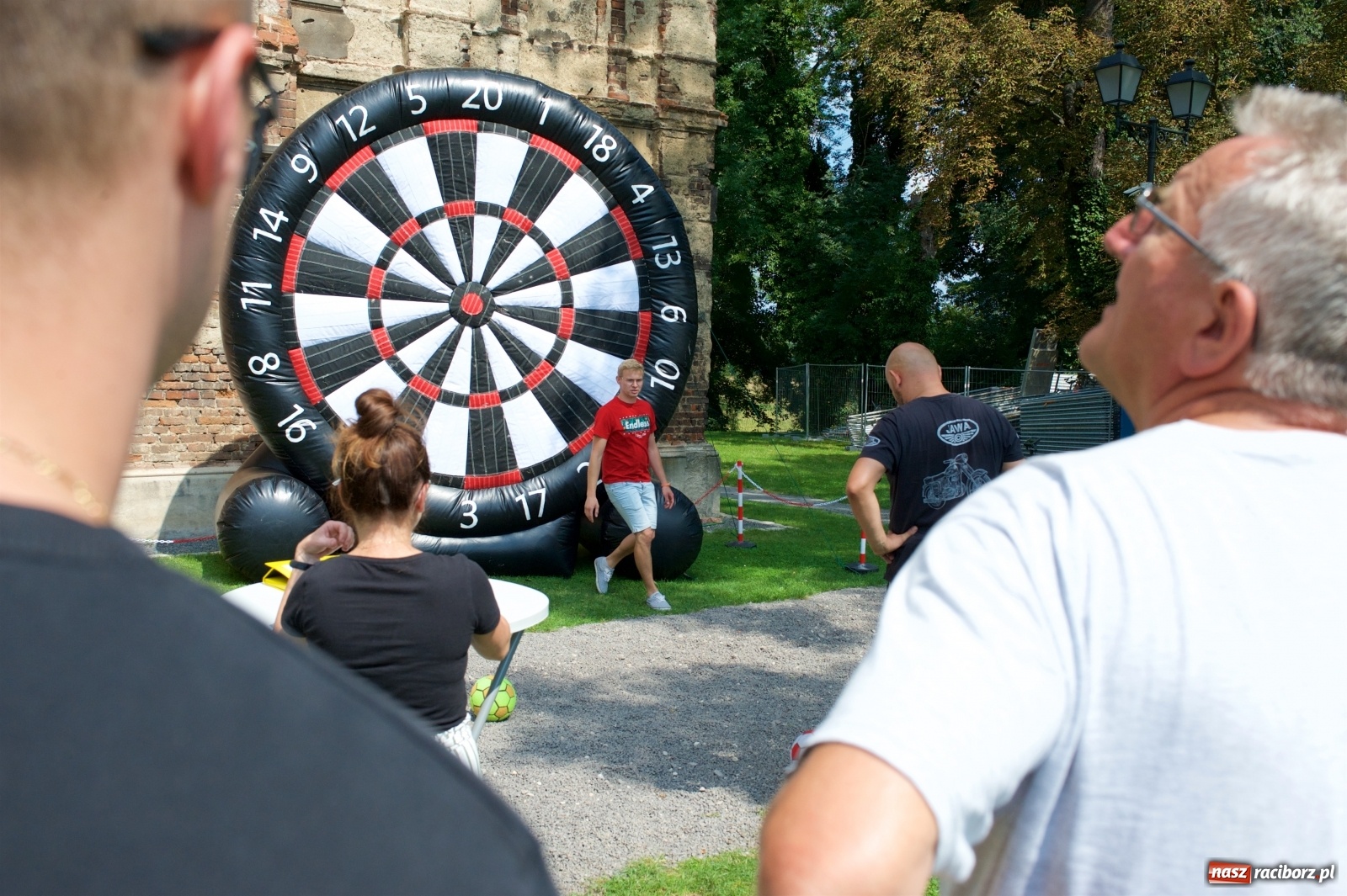 Zdjęcie w galerii na portalu naszraciborz.pl: W Zabełkowie i Tworkowie pokaz historii motoryzacji [FOTO i WIDEO] wiadomości z regionu