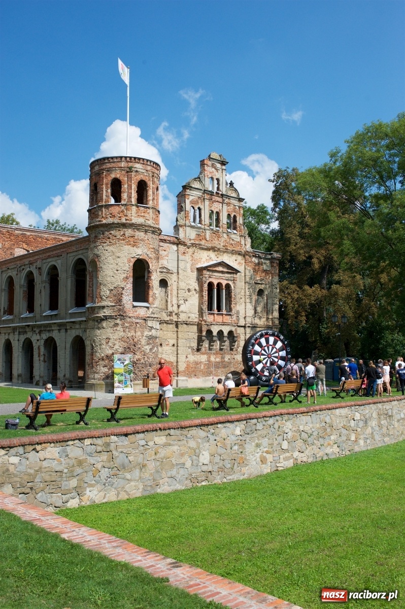 Zdjęcie w galerii na portalu naszraciborz.pl: W Zabełkowie i Tworkowie pokaz historii motoryzacji [FOTO i WIDEO] wiadomości z regionu