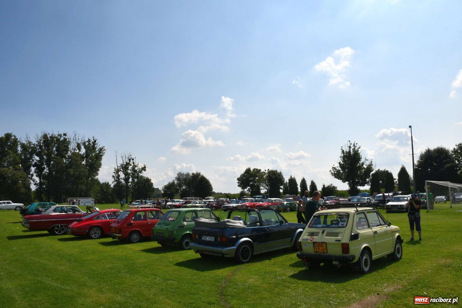 Zdjęcie w galerii na portalu naszraciborz.pl: W Zabełkowie i Tworkowie pokaz historii motoryzacji [FOTO i WIDEO] wiadomości z regionu
