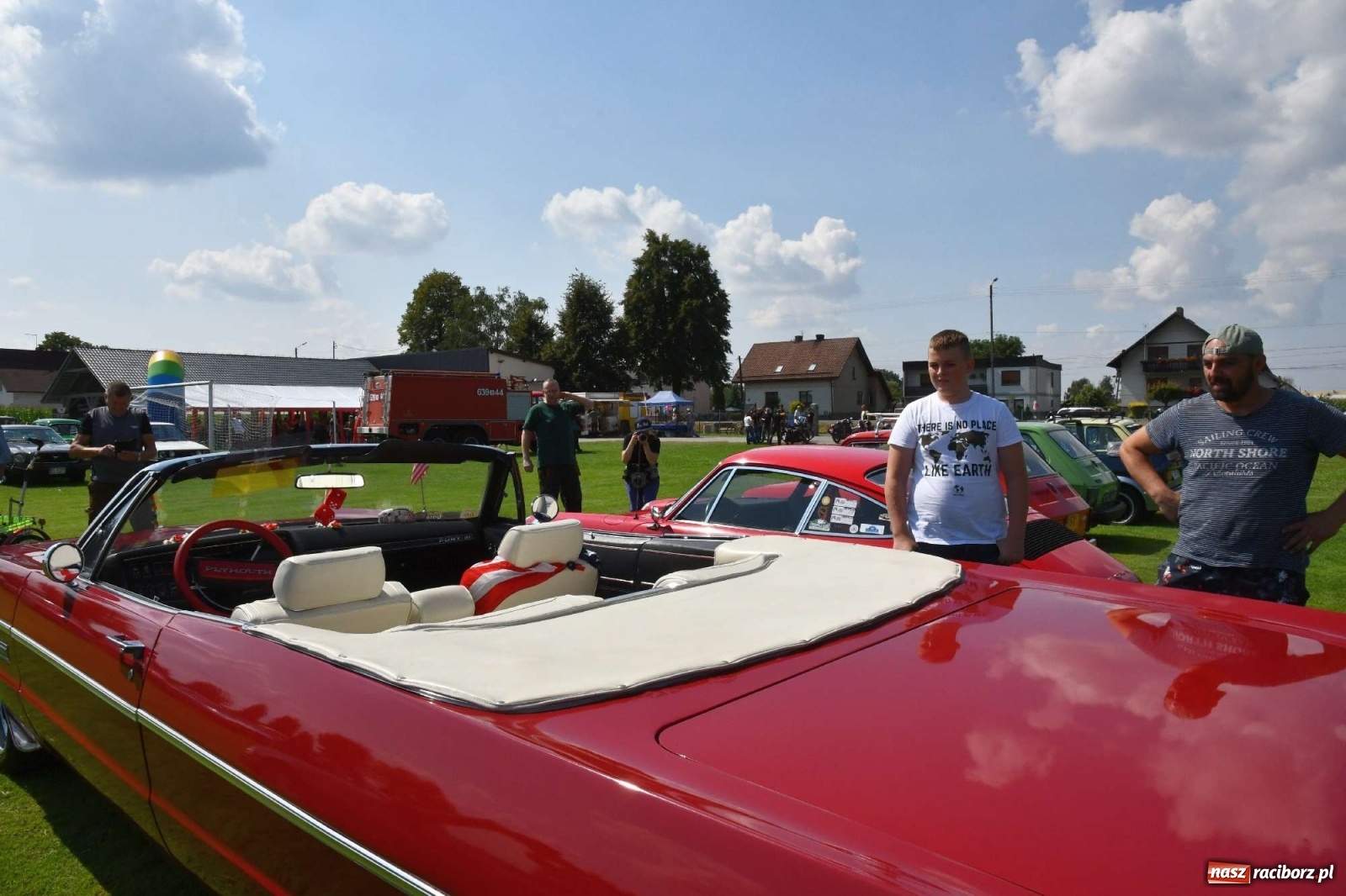 Zdjęcie w galerii na portalu naszraciborz.pl: W Zabełkowie i Tworkowie pokaz historii motoryzacji [FOTO i WIDEO] wiadomości z regionu
