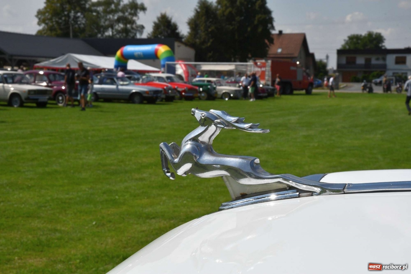 Zdjęcie w galerii na portalu naszraciborz.pl: W Zabełkowie i Tworkowie pokaz historii motoryzacji [FOTO i WIDEO] wiadomości z regionu