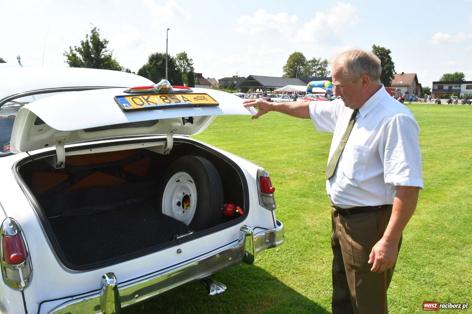 Zdjęcie w galerii na portalu naszraciborz.pl: W Zabełkowie i Tworkowie pokaz historii motoryzacji [FOTO i WIDEO] wiadomości z regionu