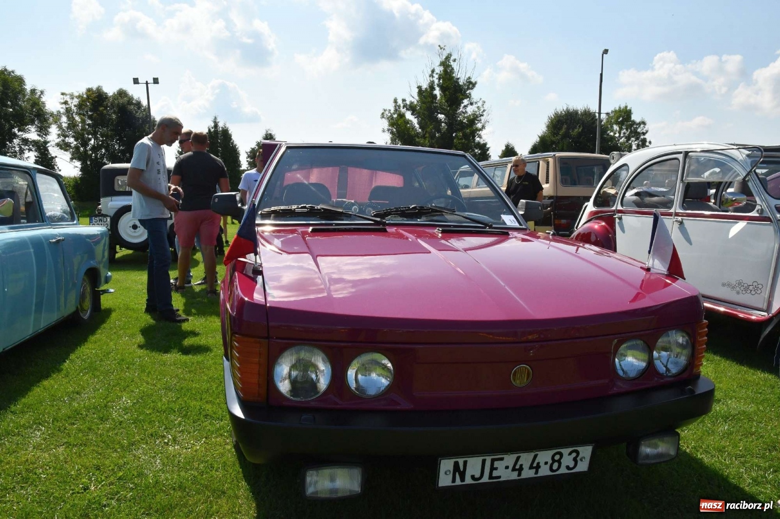Zdjęcie w galerii na portalu naszraciborz.pl: W Zabełkowie i Tworkowie pokaz historii motoryzacji [FOTO i WIDEO] wiadomości z regionu