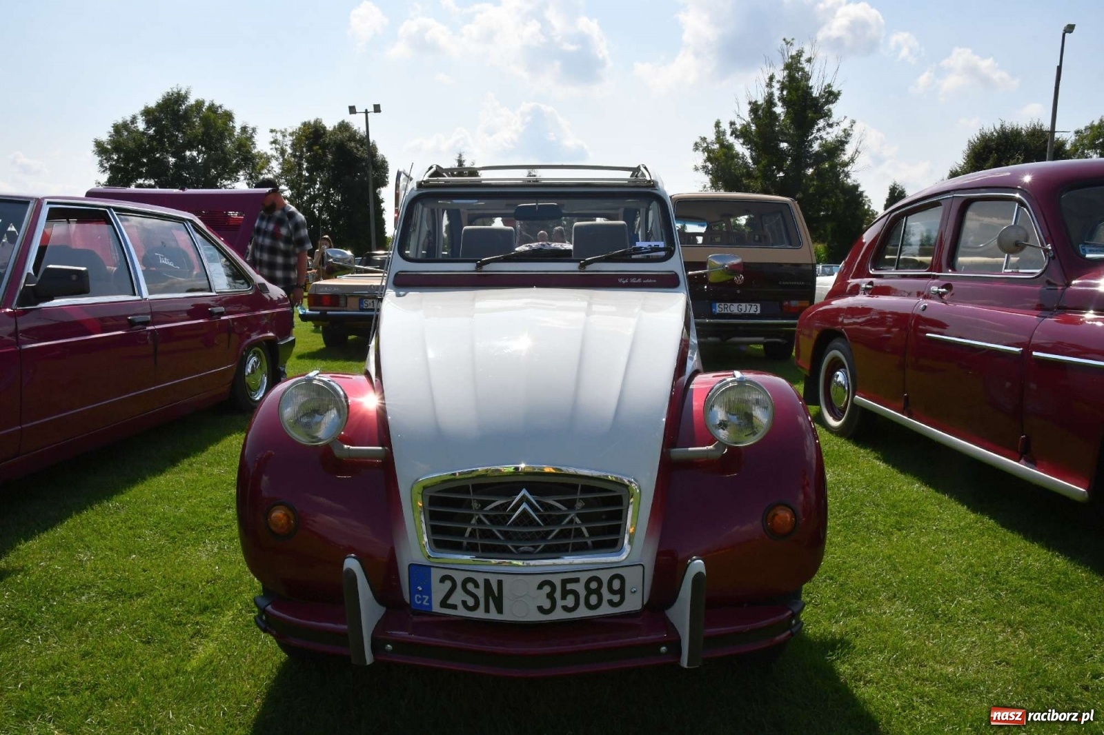Zdjęcie w galerii na portalu naszraciborz.pl: W Zabełkowie i Tworkowie pokaz historii motoryzacji [FOTO i WIDEO] wiadomości z regionu