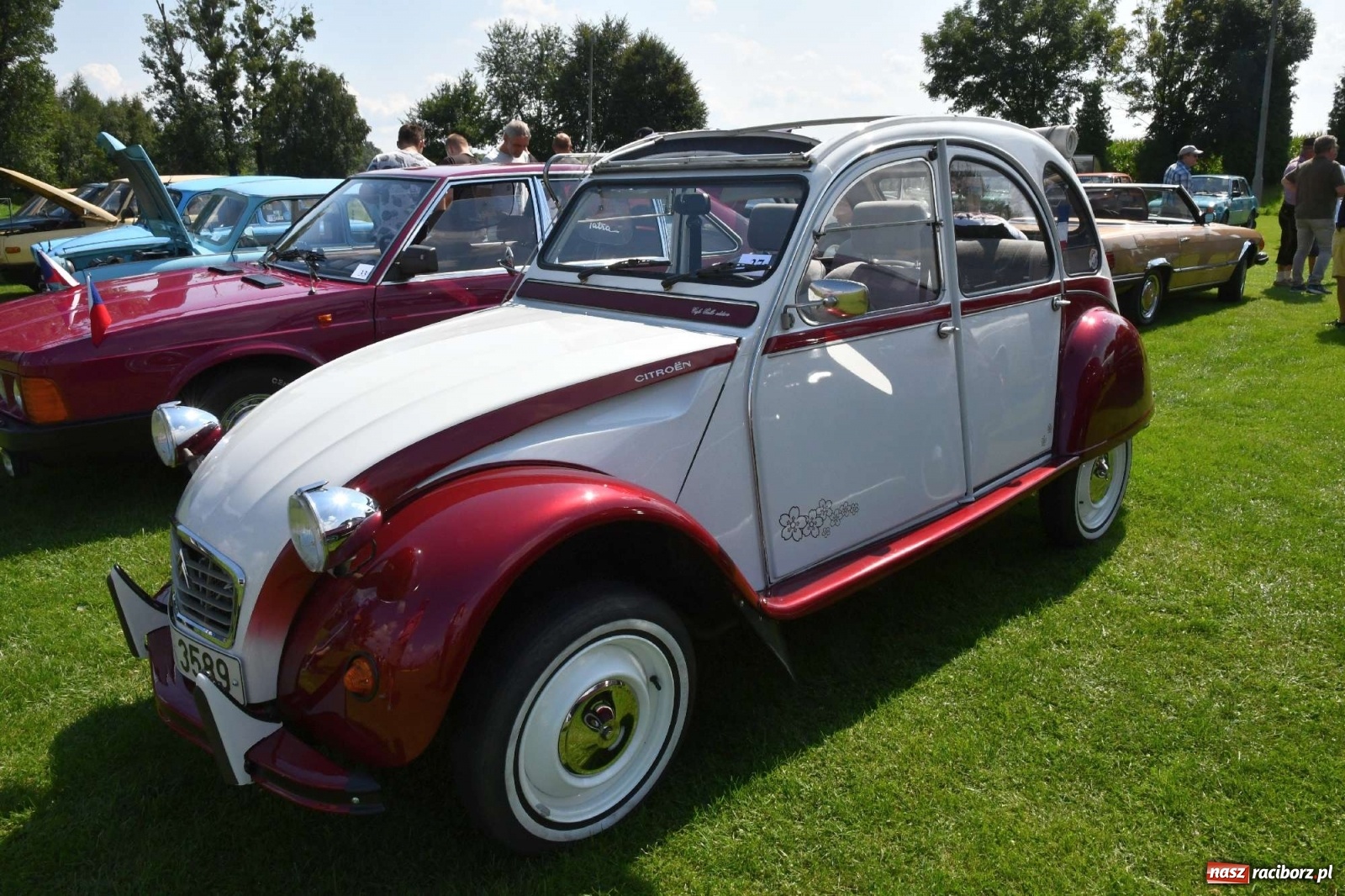 Zdjęcie w galerii na portalu naszraciborz.pl: W Zabełkowie i Tworkowie pokaz historii motoryzacji [FOTO i WIDEO] wiadomości z regionu