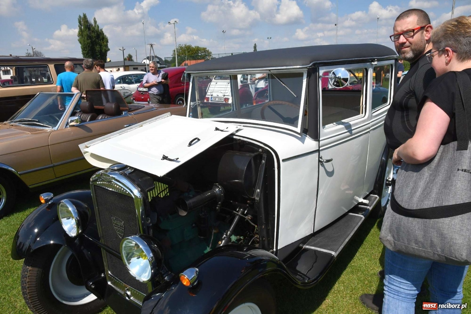 Zdjęcie w galerii na portalu naszraciborz.pl: W Zabełkowie i Tworkowie pokaz historii motoryzacji [FOTO i WIDEO] wiadomości z regionu