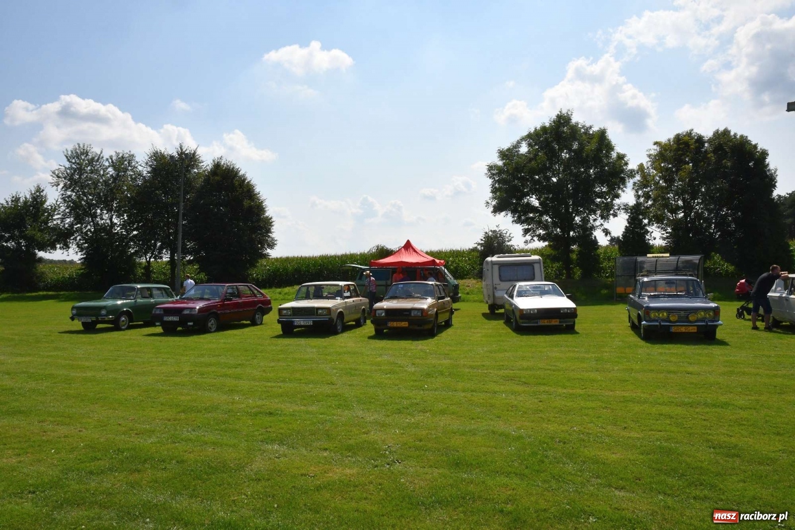 Zdjęcie w galerii na portalu naszraciborz.pl: W Zabełkowie i Tworkowie pokaz historii motoryzacji [FOTO i WIDEO] wiadomości z regionu