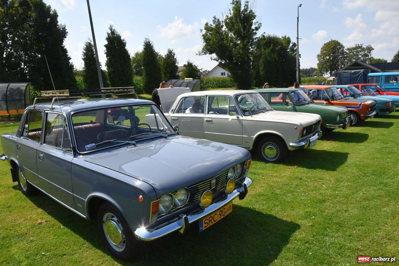 Zdjęcie w galerii na portalu naszraciborz.pl: W Zabełkowie i Tworkowie pokaz historii motoryzacji [FOTO i WIDEO] wiadomości z regionu