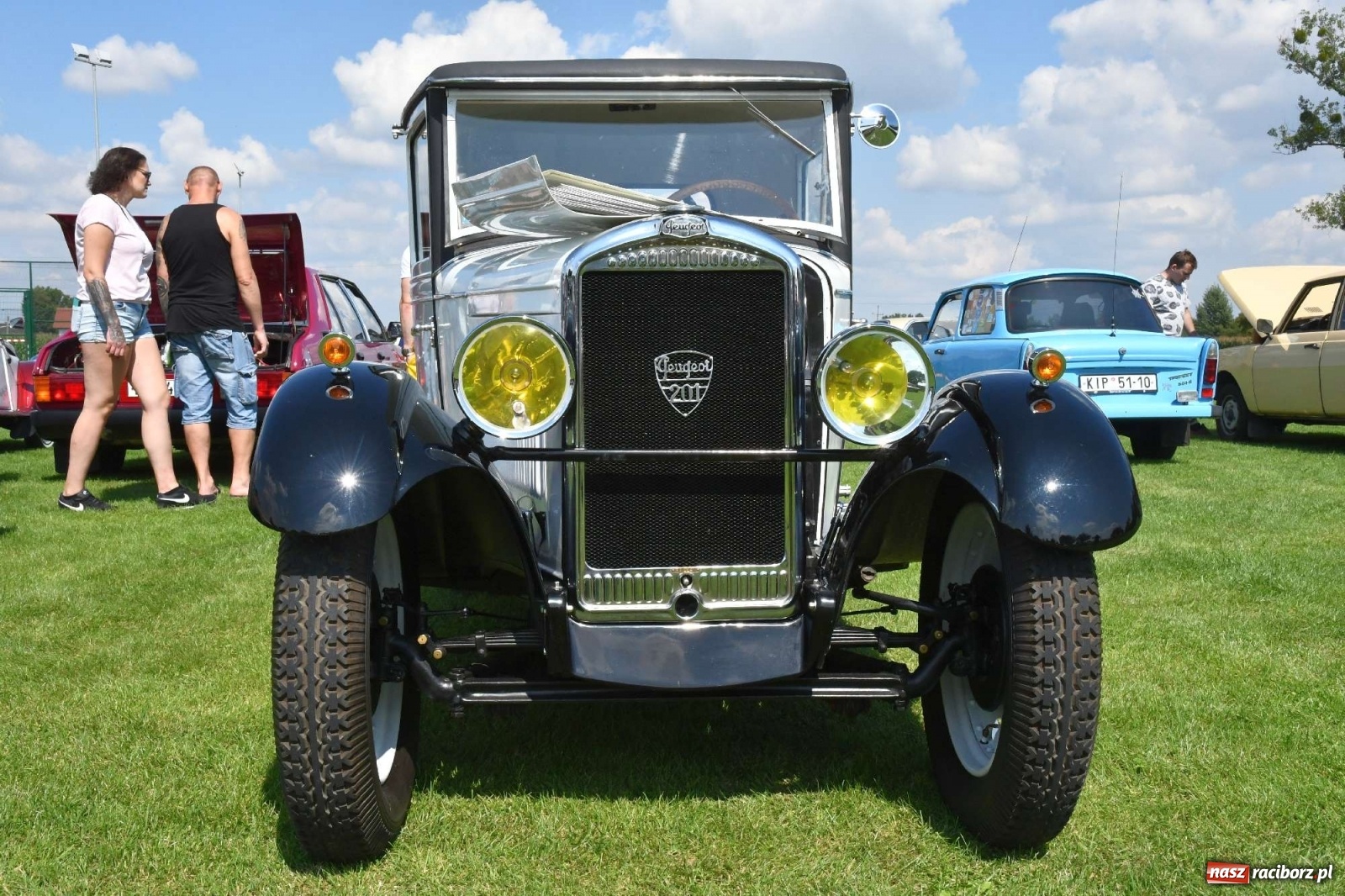 Zdjęcie w galerii na portalu naszraciborz.pl: W Zabełkowie i Tworkowie pokaz historii motoryzacji [FOTO i WIDEO] wiadomości z regionu