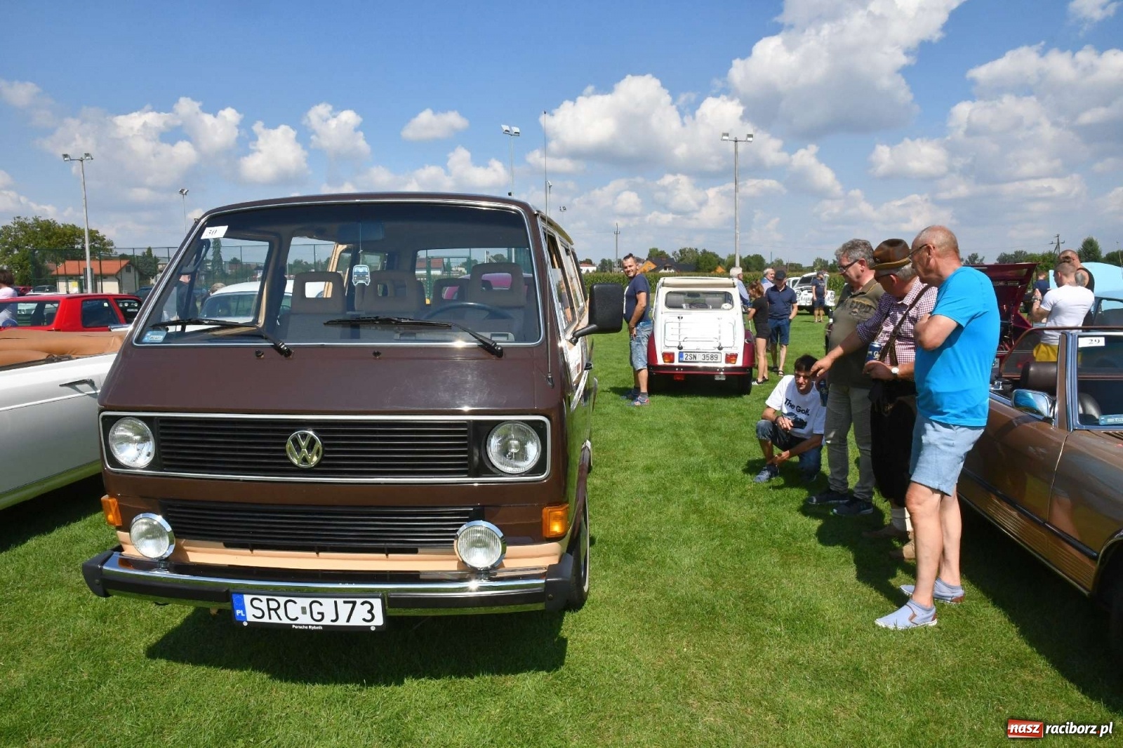 Zdjęcie w galerii na portalu naszraciborz.pl: W Zabełkowie i Tworkowie pokaz historii motoryzacji [FOTO i WIDEO] wiadomości z regionu