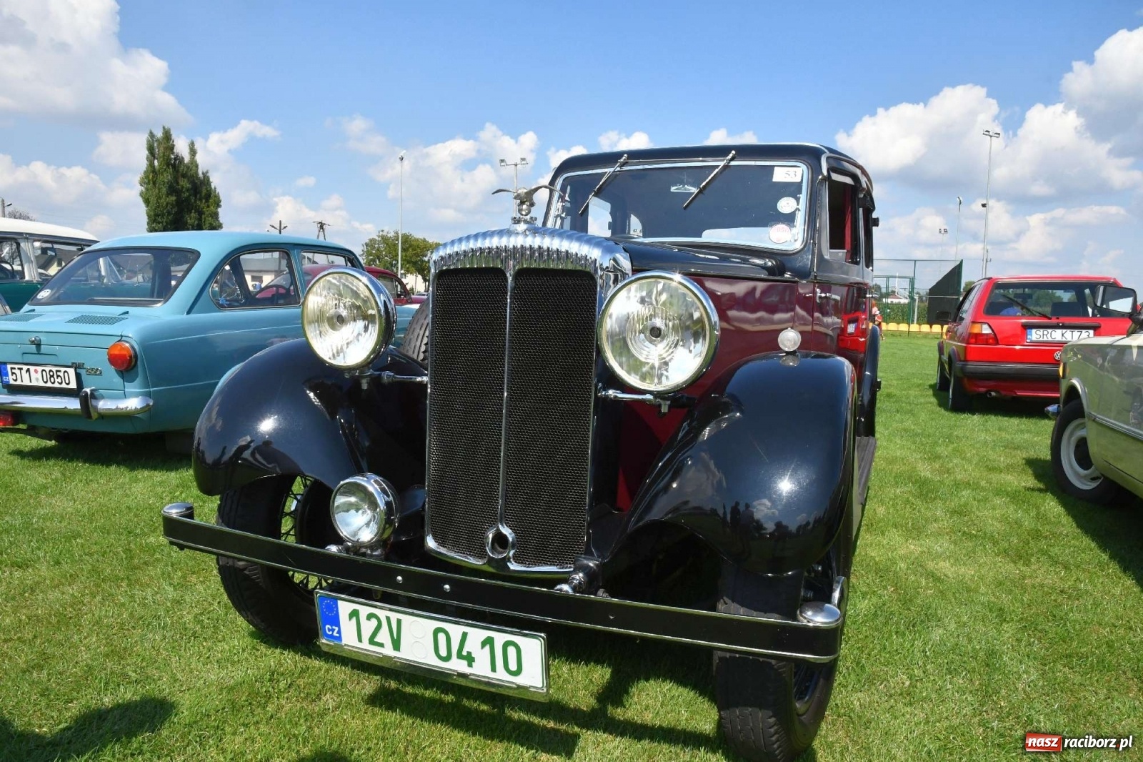 Zdjęcie w galerii na portalu naszraciborz.pl: W Zabełkowie i Tworkowie pokaz historii motoryzacji [FOTO i WIDEO] wiadomości z regionu