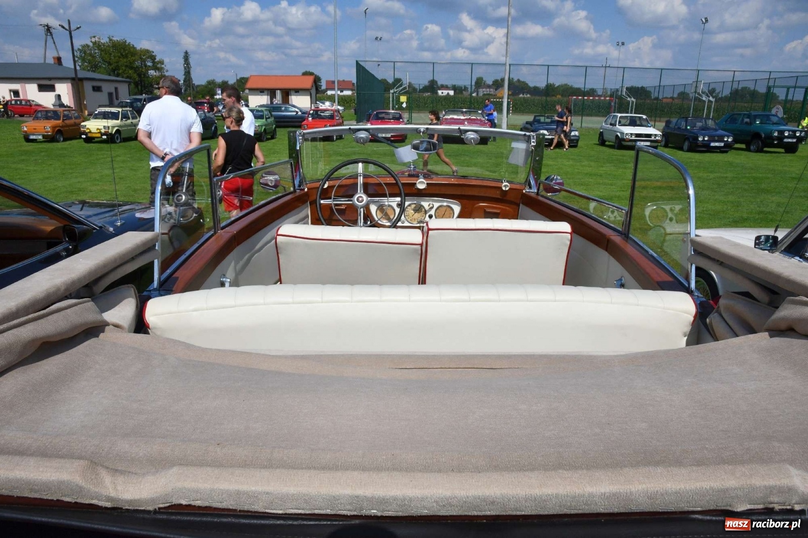 Zdjęcie w galerii na portalu naszraciborz.pl: W Zabełkowie i Tworkowie pokaz historii motoryzacji [FOTO i WIDEO] wiadomości z regionu