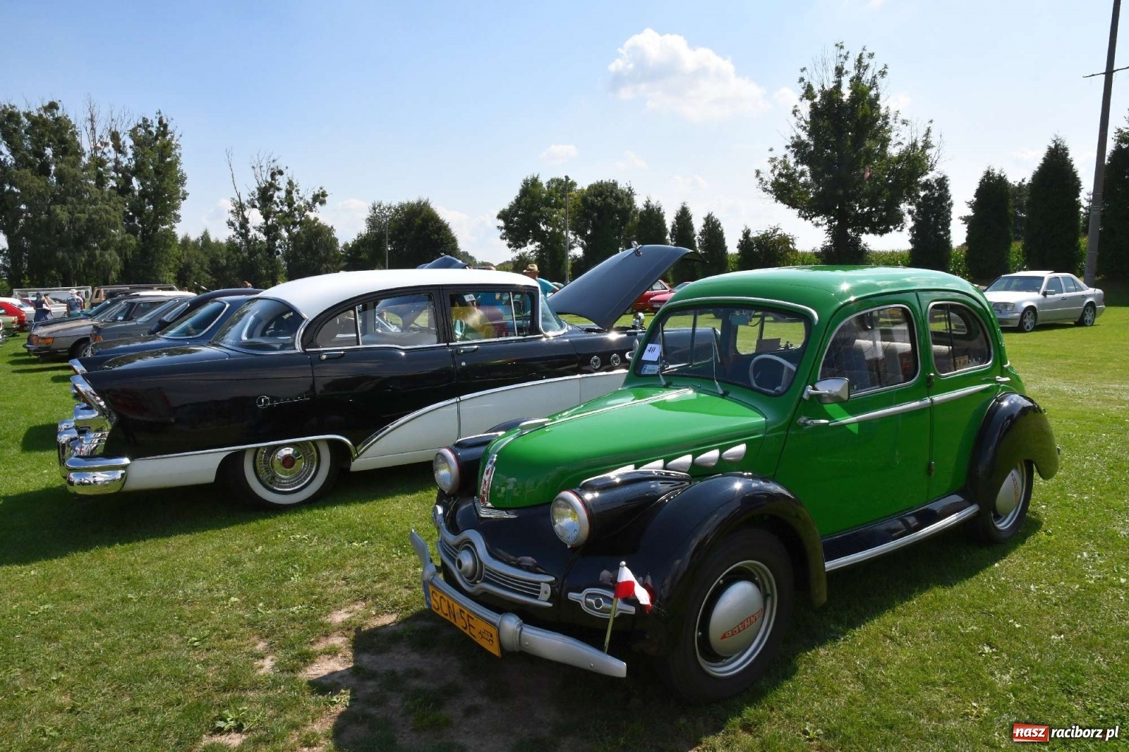 Zdjęcie w galerii na portalu naszraciborz.pl: W Zabełkowie i Tworkowie pokaz historii motoryzacji [FOTO i WIDEO] wiadomości z regionu