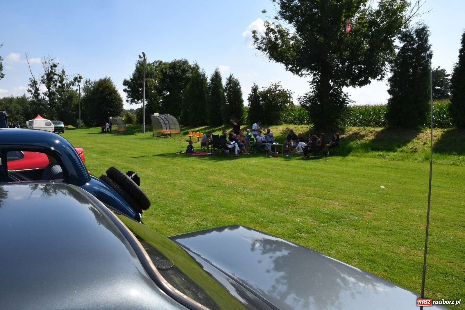 Zdjęcie w galerii na portalu naszraciborz.pl: W Zabełkowie i Tworkowie pokaz historii motoryzacji [FOTO i WIDEO] wiadomości z regionu