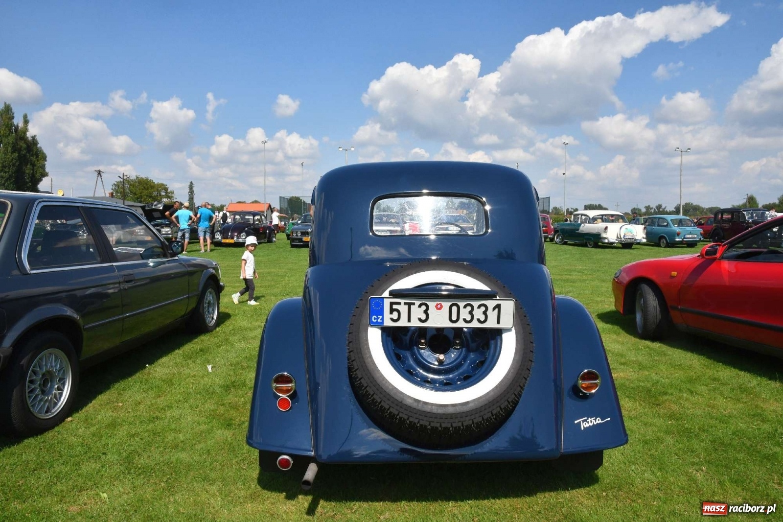 Zdjęcie w galerii na portalu naszraciborz.pl: W Zabełkowie i Tworkowie pokaz historii motoryzacji [FOTO i WIDEO] wiadomości z regionu