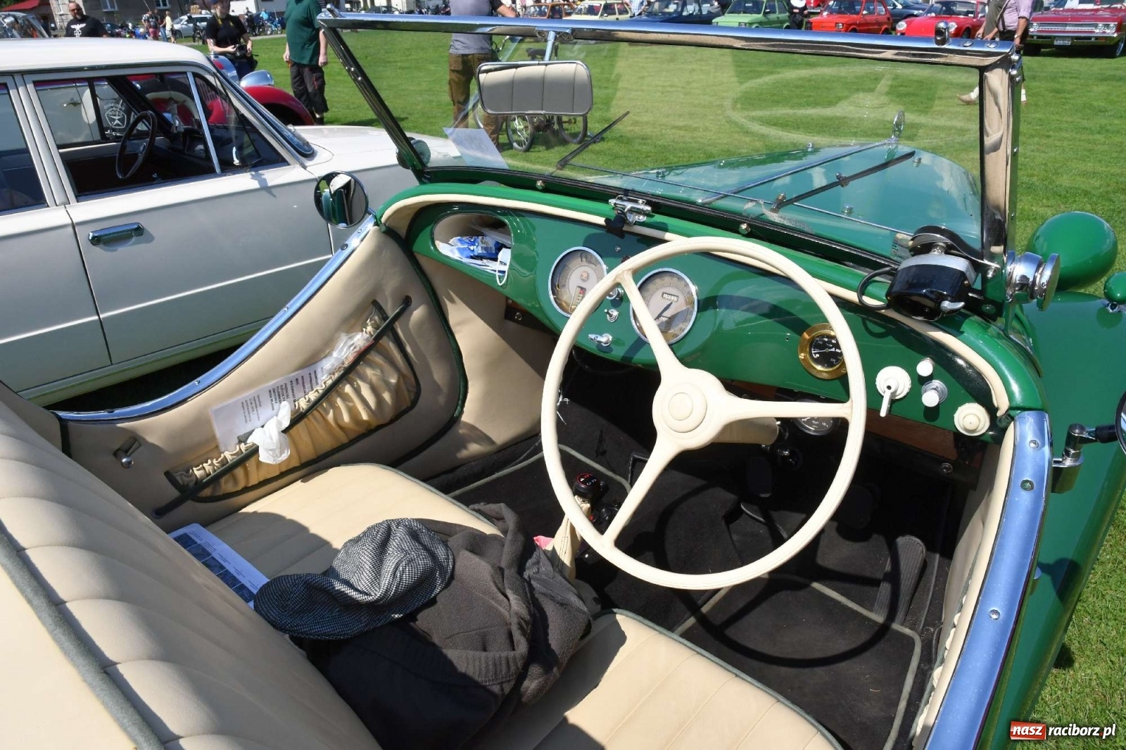 Zdjęcie w galerii na portalu naszraciborz.pl: W Zabełkowie i Tworkowie pokaz historii motoryzacji [FOTO i WIDEO] wiadomości z regionu