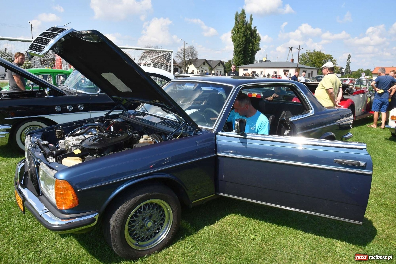 Zdjęcie w galerii na portalu naszraciborz.pl: W Zabełkowie i Tworkowie pokaz historii motoryzacji [FOTO i WIDEO] wiadomości z regionu