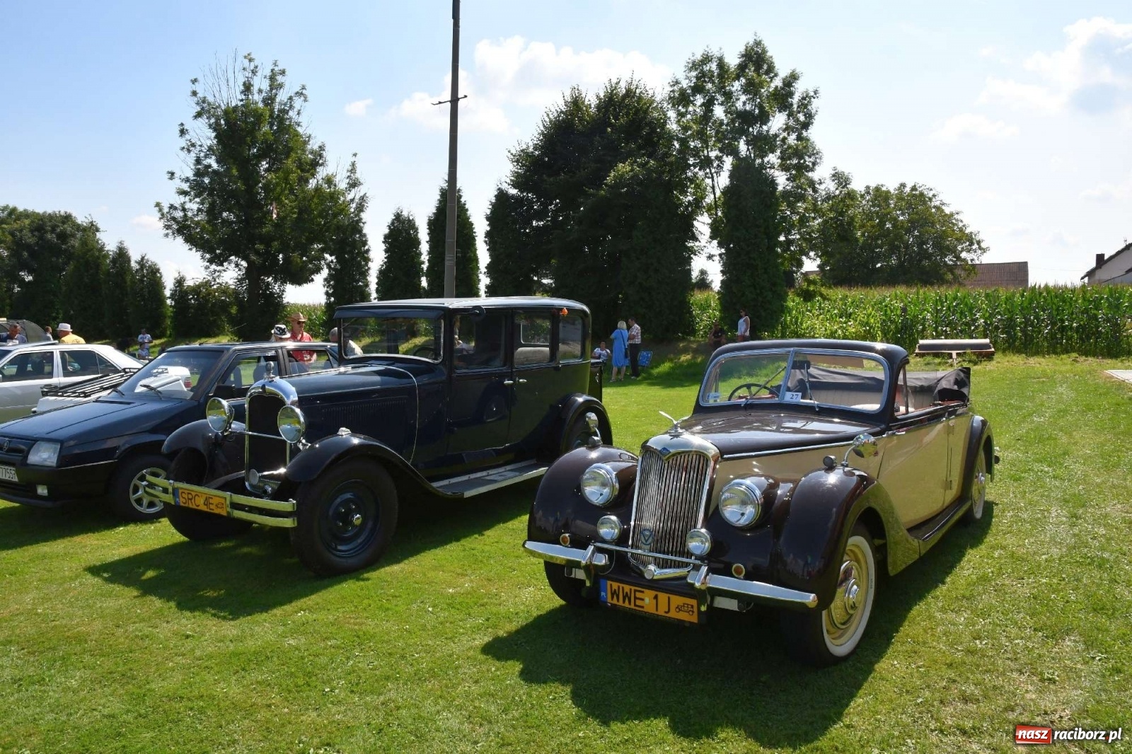 Zdjęcie w galerii na portalu naszraciborz.pl: W Zabełkowie i Tworkowie pokaz historii motoryzacji [FOTO i WIDEO] wiadomości z regionu