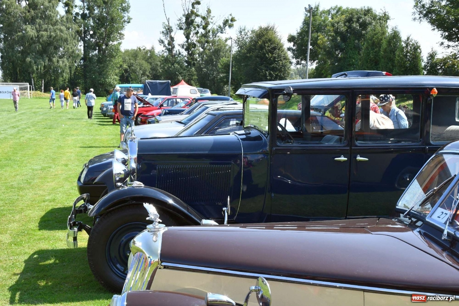 Zdjęcie w galerii na portalu naszraciborz.pl: W Zabełkowie i Tworkowie pokaz historii motoryzacji [FOTO i WIDEO] wiadomości z regionu