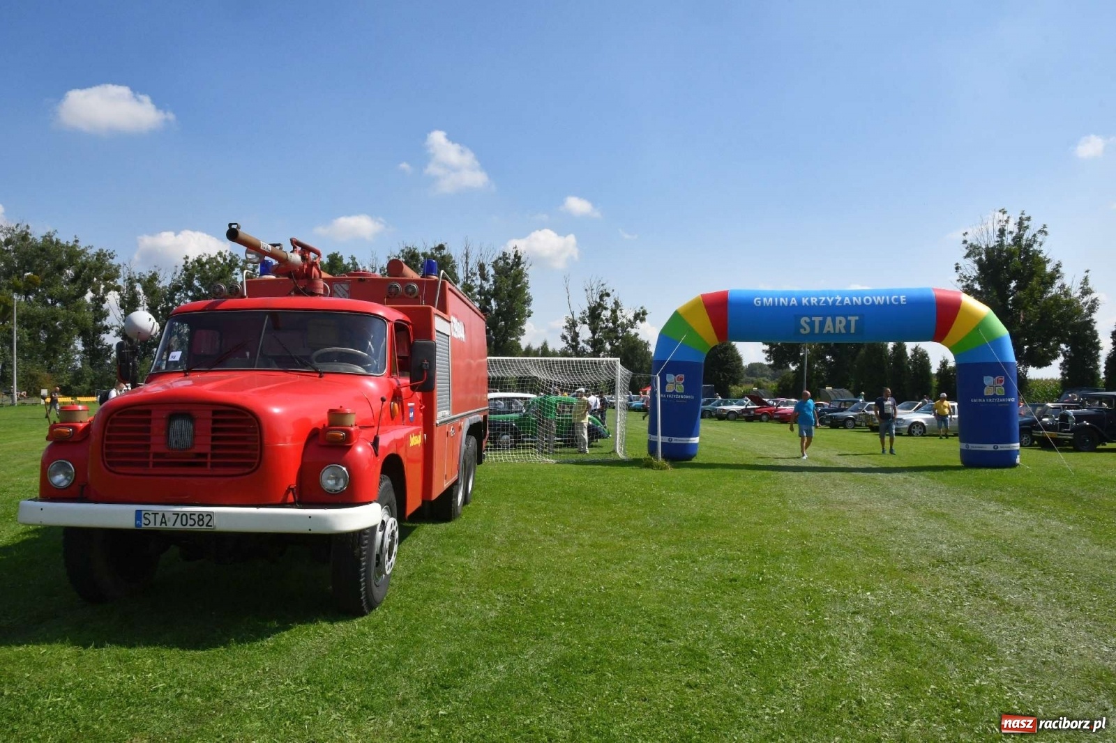 Zdjęcie w galerii na portalu naszraciborz.pl: W Zabełkowie i Tworkowie pokaz historii motoryzacji [FOTO i WIDEO] wiadomości z regionu