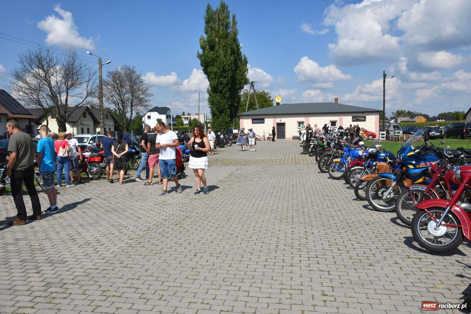 Zdjęcie w galerii na portalu naszraciborz.pl: W Zabełkowie i Tworkowie pokaz historii motoryzacji [FOTO i WIDEO] wiadomości z regionu
