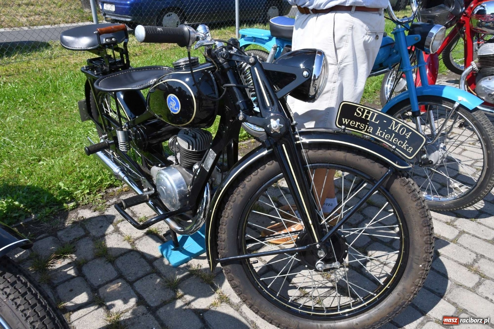 Zdjęcie w galerii na portalu naszraciborz.pl: W Zabełkowie i Tworkowie pokaz historii motoryzacji [FOTO i WIDEO] wiadomości z regionu