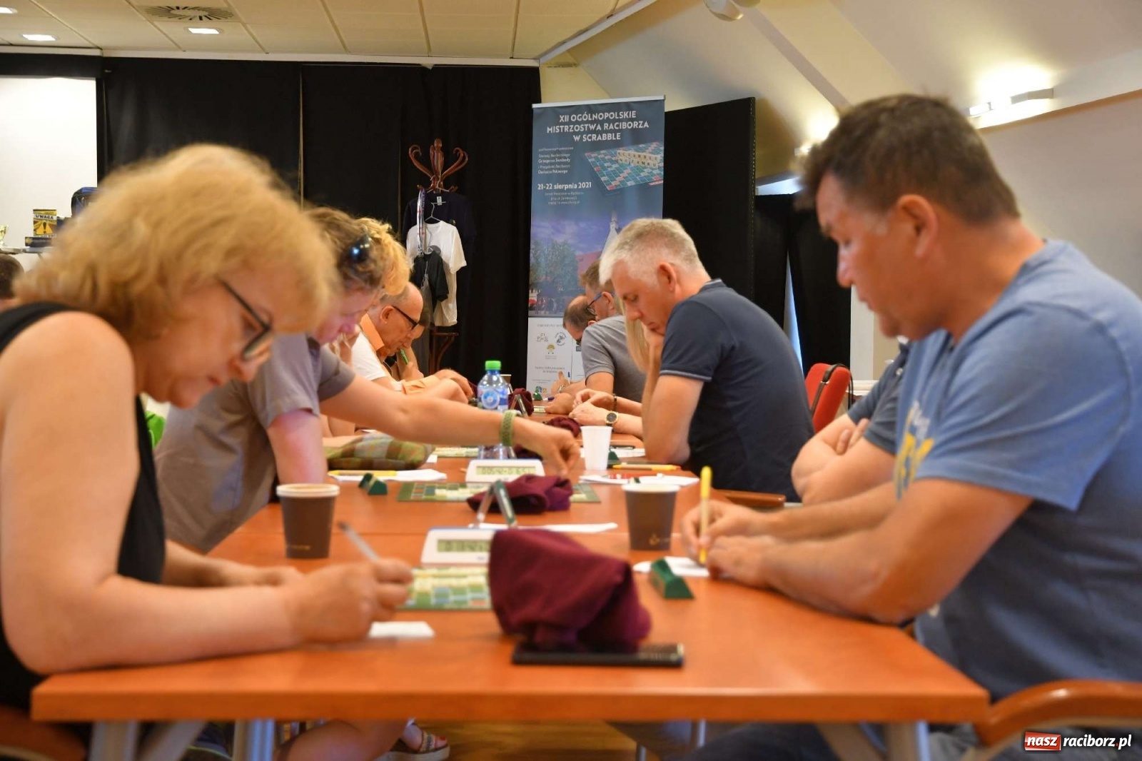 Zdjęcie w galerii na portalu naszraciborz.pl: Mistrzowie w układaniu słów rywalizują na raciborskim zamku wiadomości z regionu