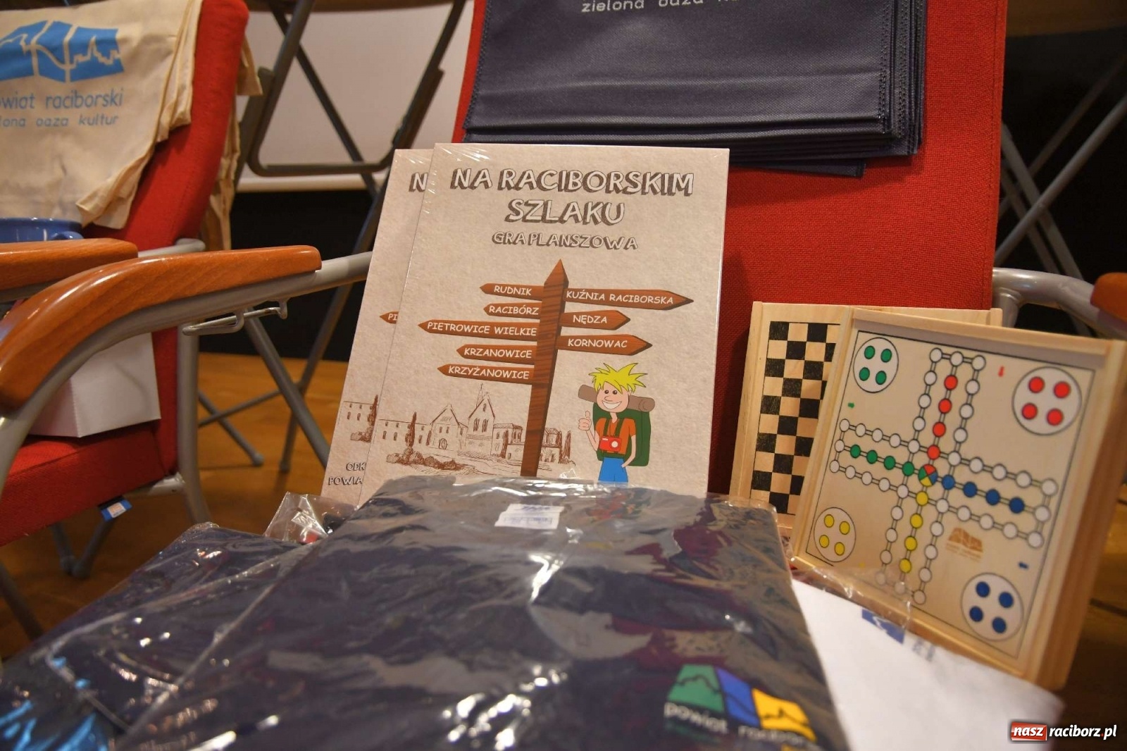 Zdjęcie w galerii na portalu naszraciborz.pl: Mistrzowie w układaniu słów rywalizują na raciborskim zamku wiadomości z regionu