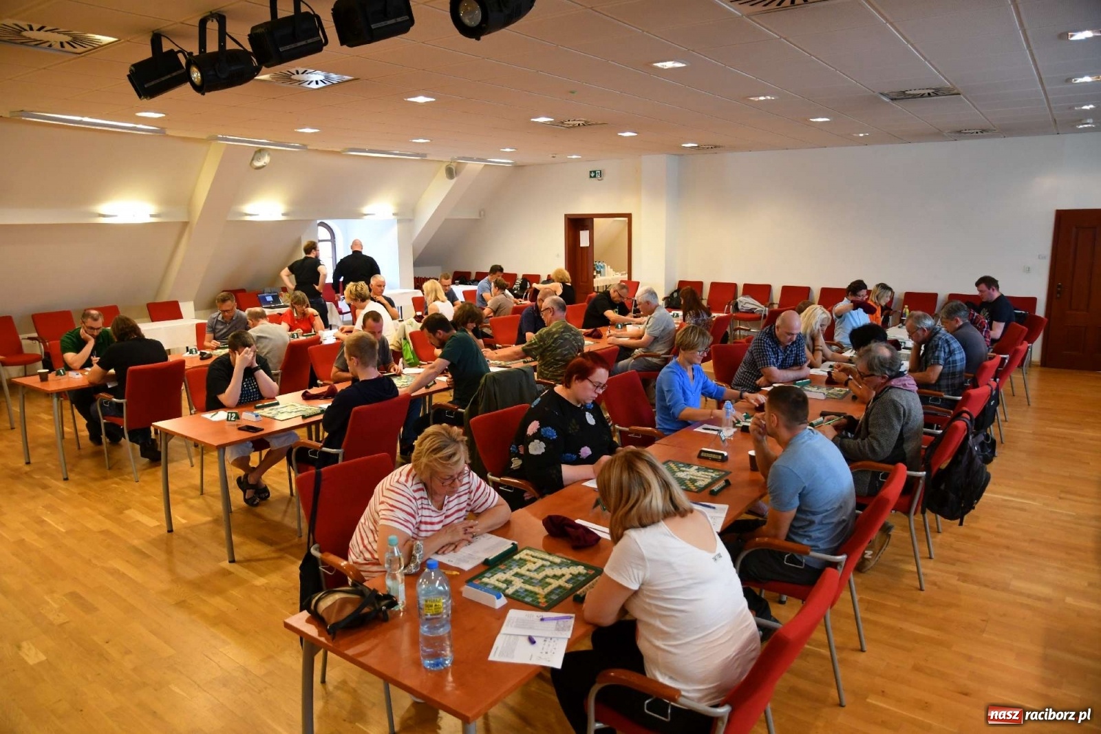 Zdjęcie w galerii na portalu naszraciborz.pl: Mistrzowie w układaniu słów rywalizują na raciborskim zamku wiadomości z regionu