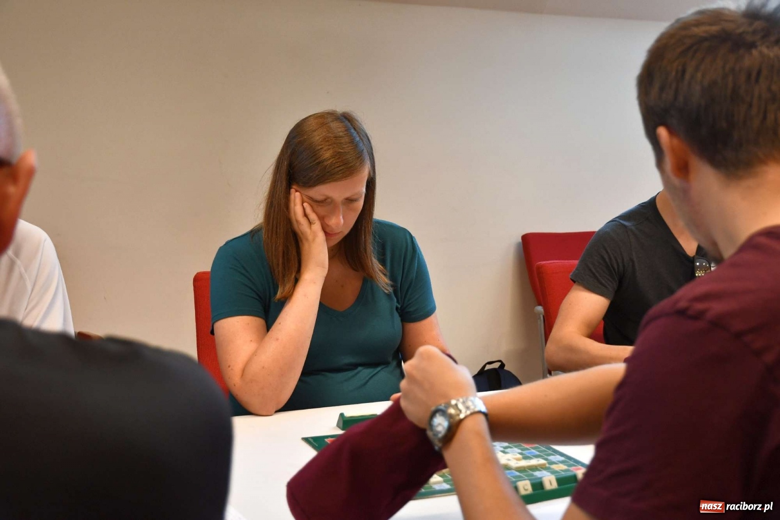 Zdjęcie w galerii na portalu naszraciborz.pl: Mistrzowie w układaniu słów rywalizują na raciborskim zamku wiadomości z regionu