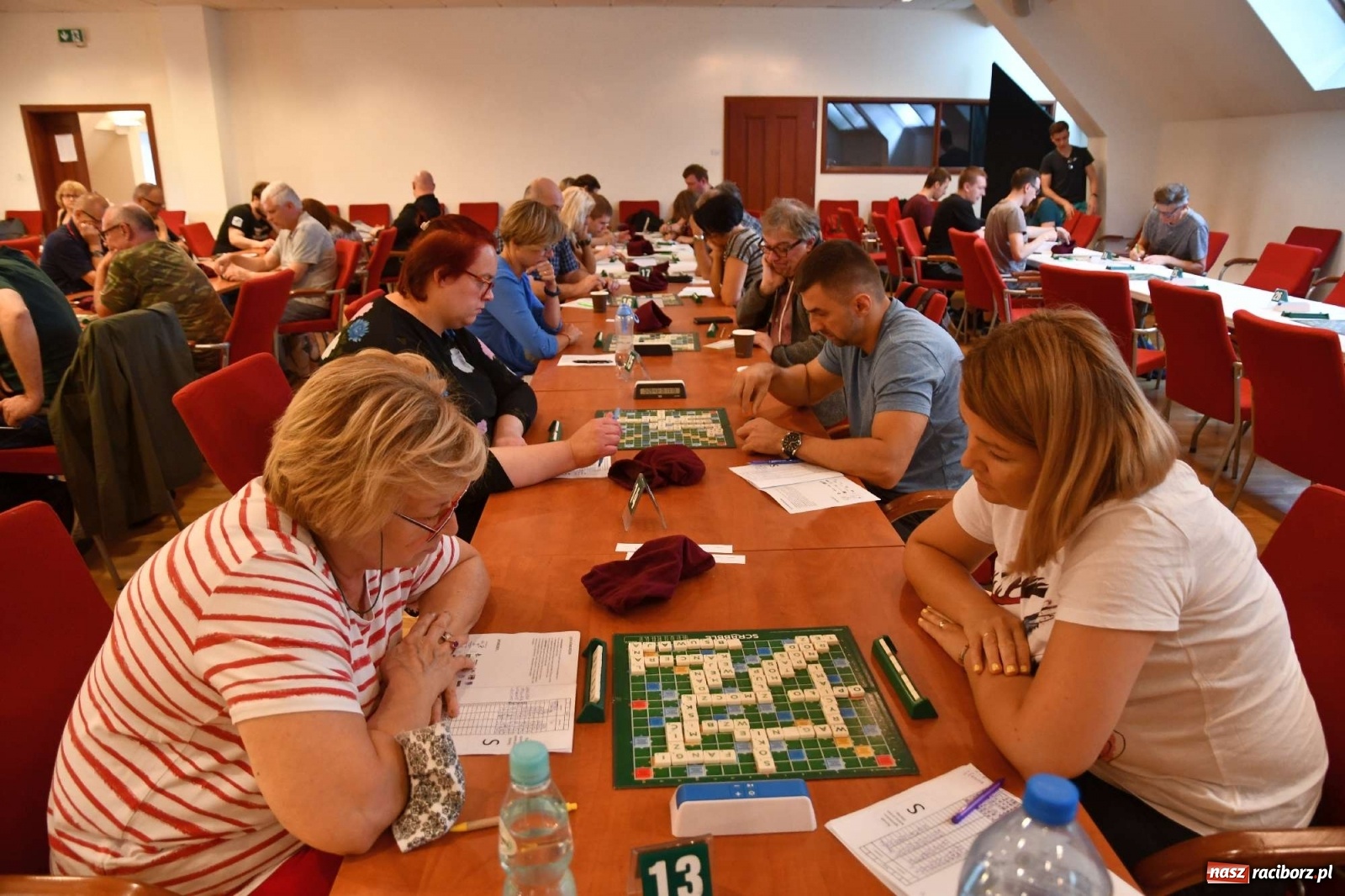 Zdjęcie w galerii na portalu naszraciborz.pl: Mistrzowie w układaniu słów rywalizują na raciborskim zamku wiadomości z regionu