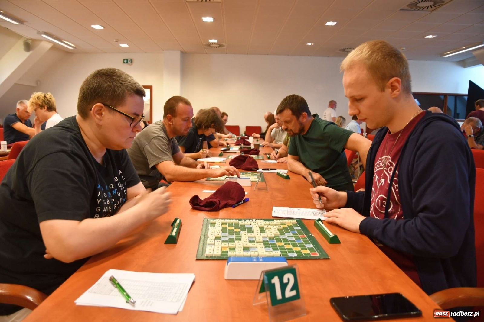 Zdjęcie w galerii na portalu naszraciborz.pl: Mistrzowie w układaniu słów rywalizują na raciborskim zamku wiadomości z regionu