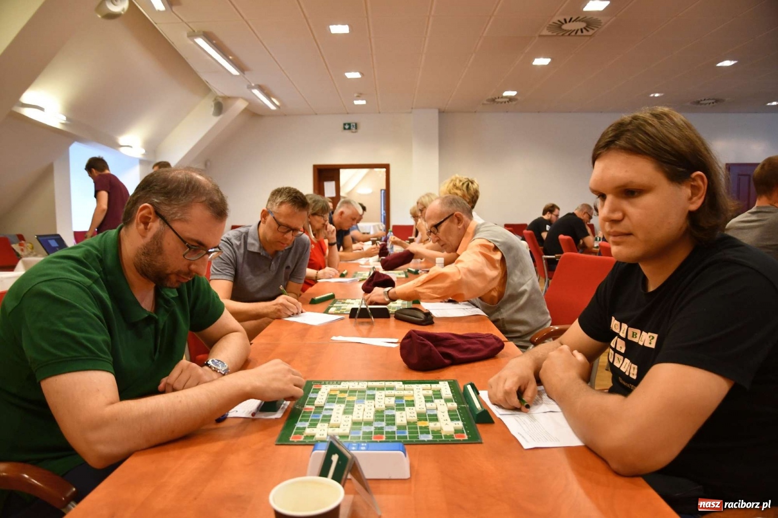 Zdjęcie w galerii na portalu naszraciborz.pl: Mistrzowie w układaniu słów rywalizują na raciborskim zamku wiadomości z regionu