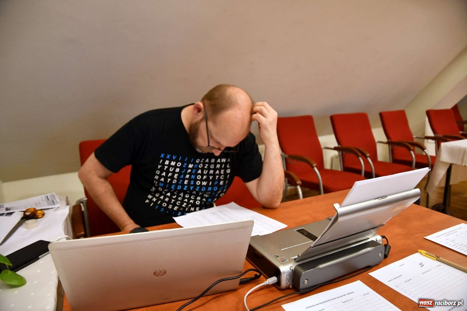 Zdjęcie w galerii na portalu naszraciborz.pl: Mistrzowie w układaniu słów rywalizują na raciborskim zamku wiadomości z regionu