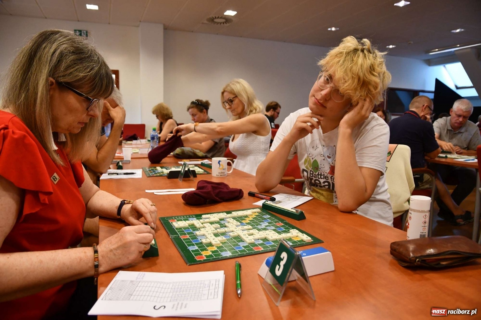 Zdjęcie w galerii na portalu naszraciborz.pl: Mistrzowie w układaniu słów rywalizują na raciborskim zamku wiadomości z regionu