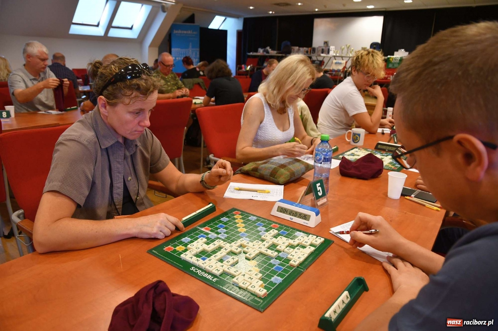 Zdjęcie w galerii na portalu naszraciborz.pl: Mistrzowie w układaniu słów rywalizują na raciborskim zamku wiadomości z regionu