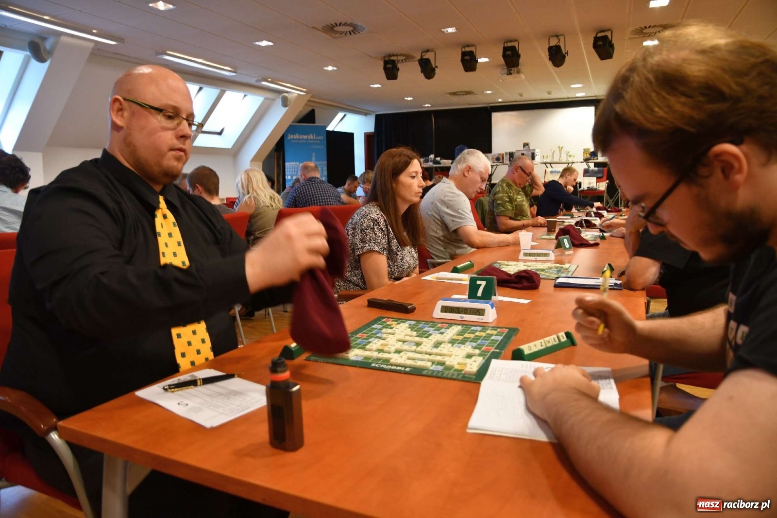 Zdjęcie w galerii na portalu naszraciborz.pl: Mistrzowie w układaniu słów rywalizują na raciborskim zamku wiadomości z regionu