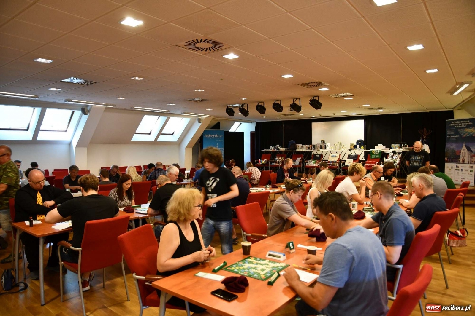 Zdjęcie w galerii na portalu naszraciborz.pl: Mistrzowie w układaniu słów rywalizują na raciborskim zamku wiadomości z regionu