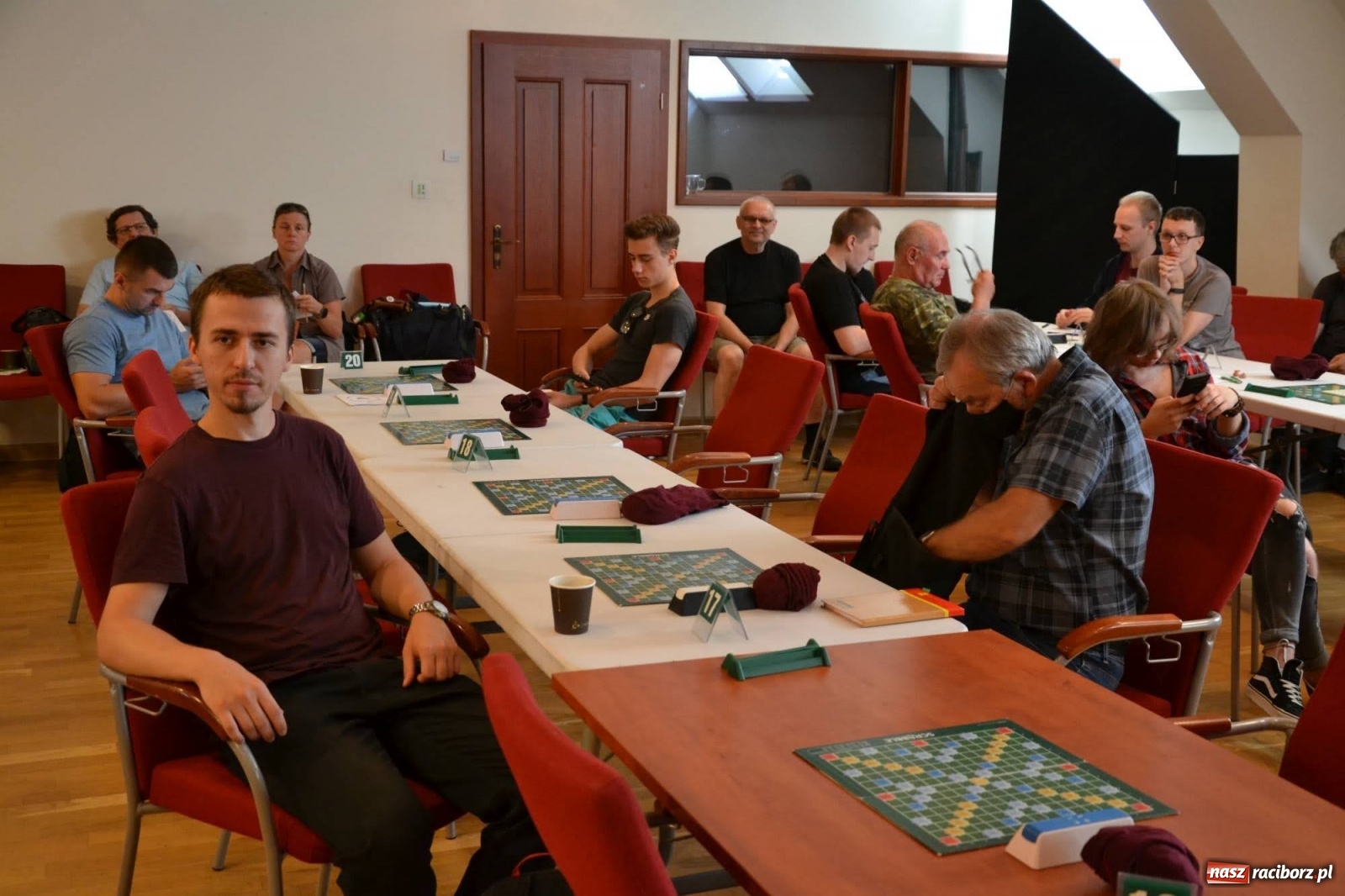 Zdjęcie w galerii na portalu naszraciborz.pl: Mistrzowie w układaniu słów rywalizują na raciborskim zamku wiadomości z regionu