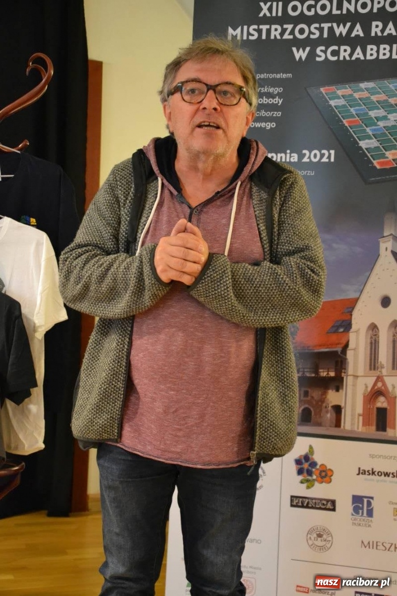 Zdjęcie w galerii na portalu naszraciborz.pl: Mistrzowie w układaniu słów rywalizują na raciborskim zamku wiadomości z regionu