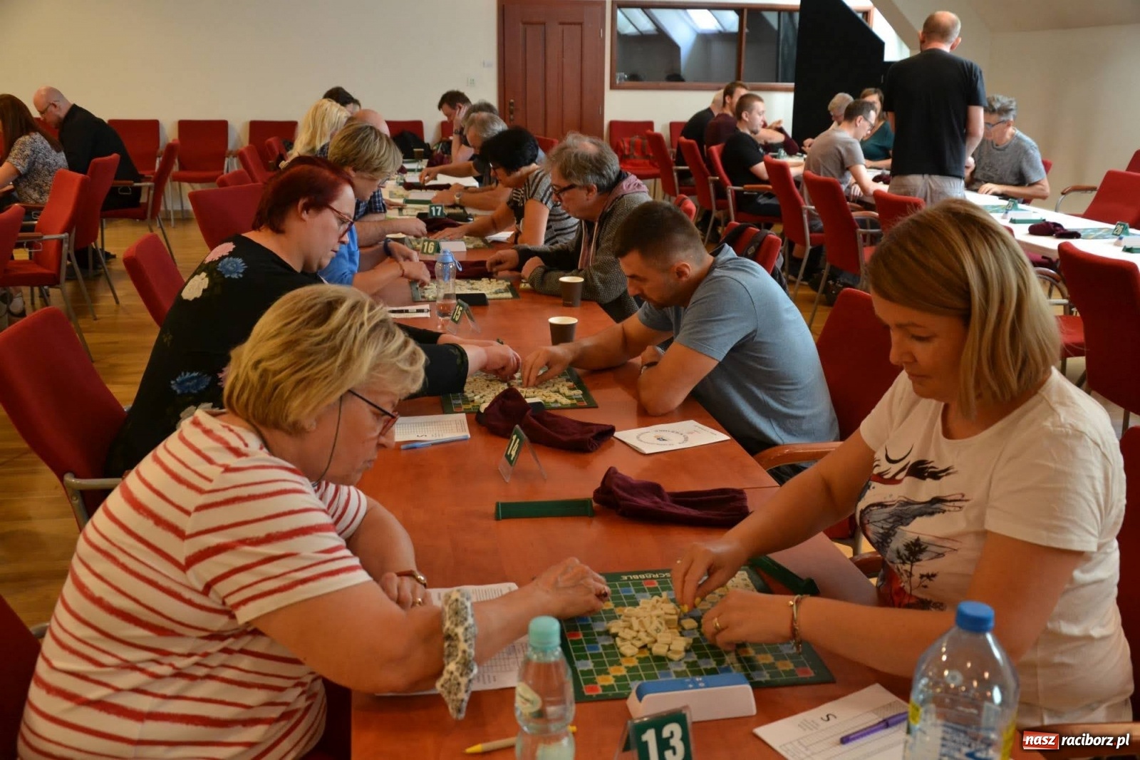 Zdjęcie w galerii na portalu naszraciborz.pl: Mistrzowie w układaniu słów rywalizują na raciborskim zamku wiadomości z regionu