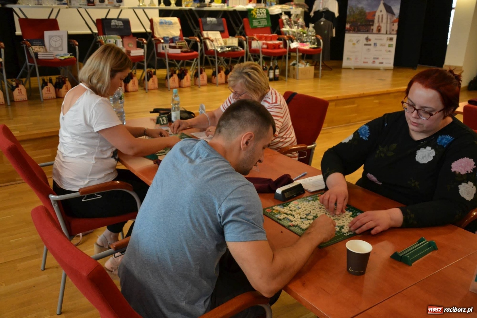 Zdjęcie w galerii na portalu naszraciborz.pl: Mistrzowie w układaniu słów rywalizują na raciborskim zamku wiadomości z regionu