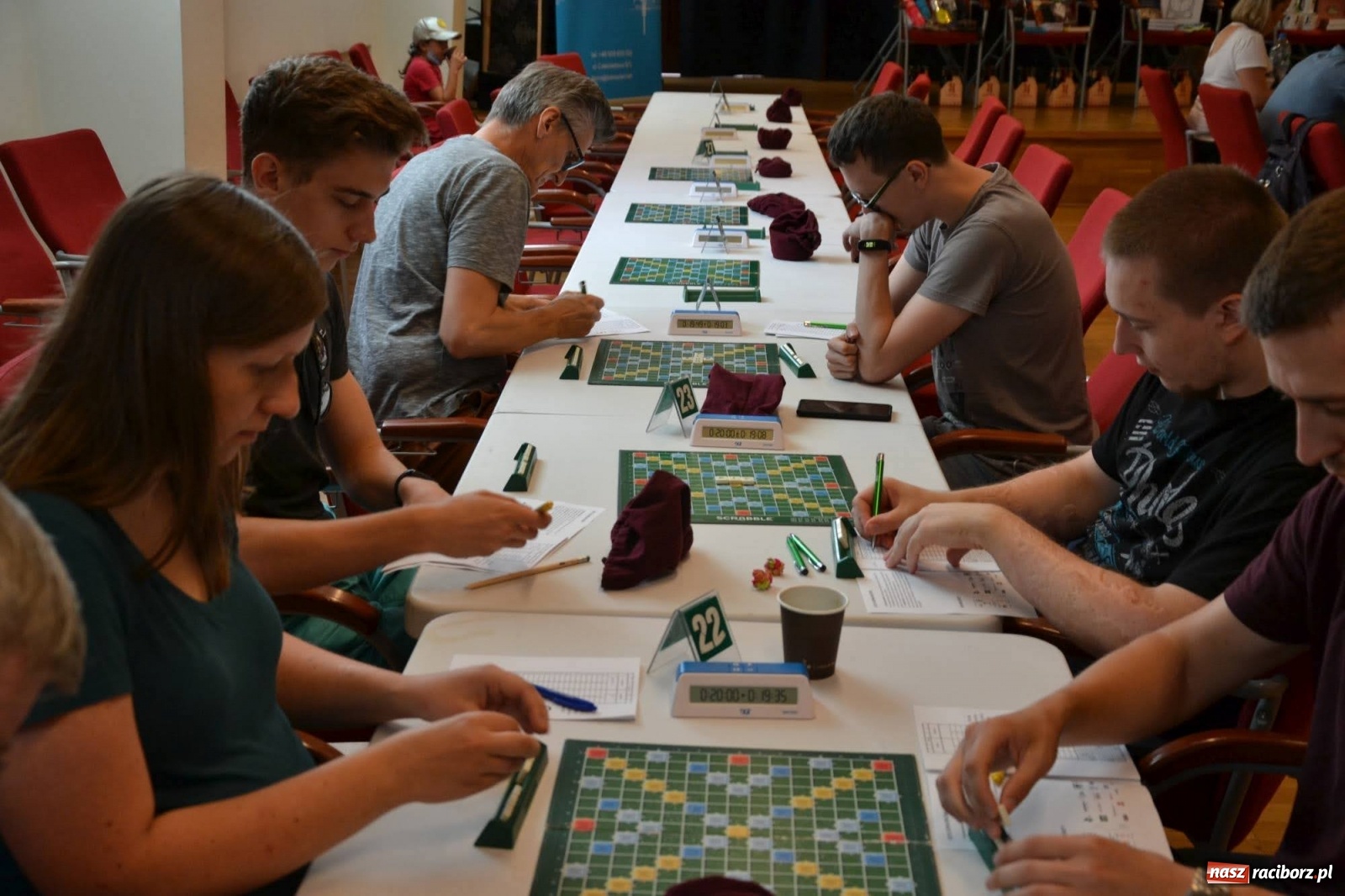 Zdjęcie w galerii na portalu naszraciborz.pl: Mistrzowie w układaniu słów rywalizują na raciborskim zamku wiadomości z regionu