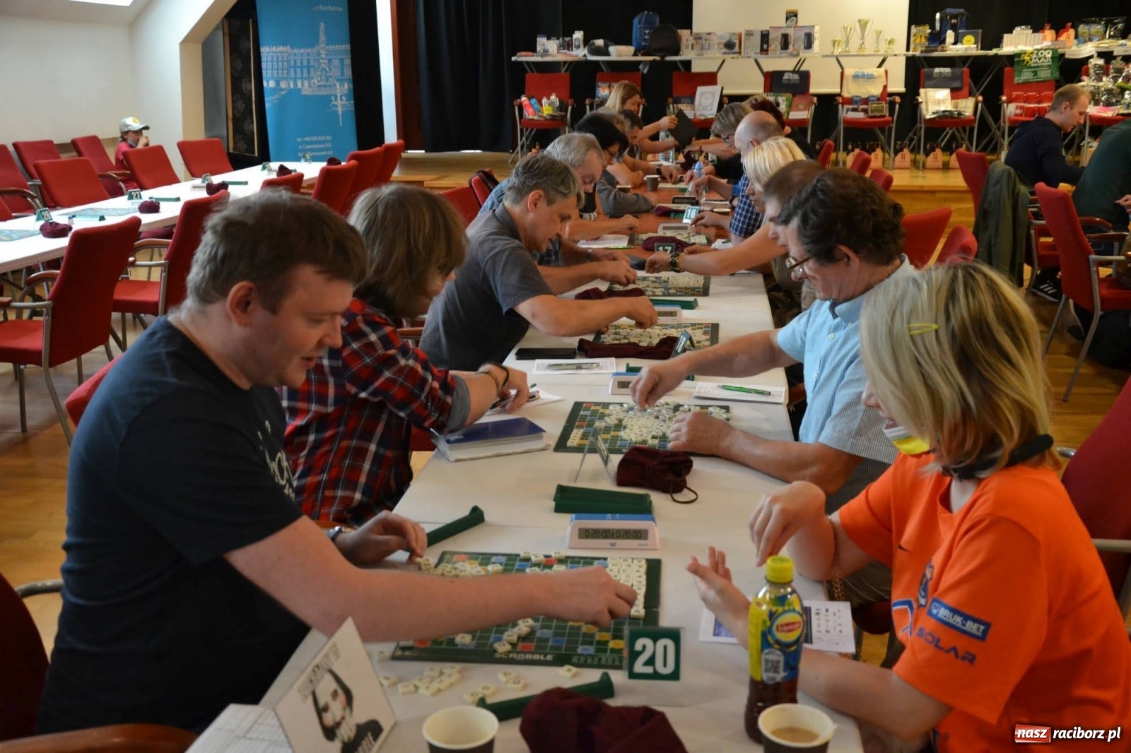 Zdjęcie w galerii na portalu naszraciborz.pl: Mistrzowie w układaniu słów rywalizują na raciborskim zamku wiadomości z regionu